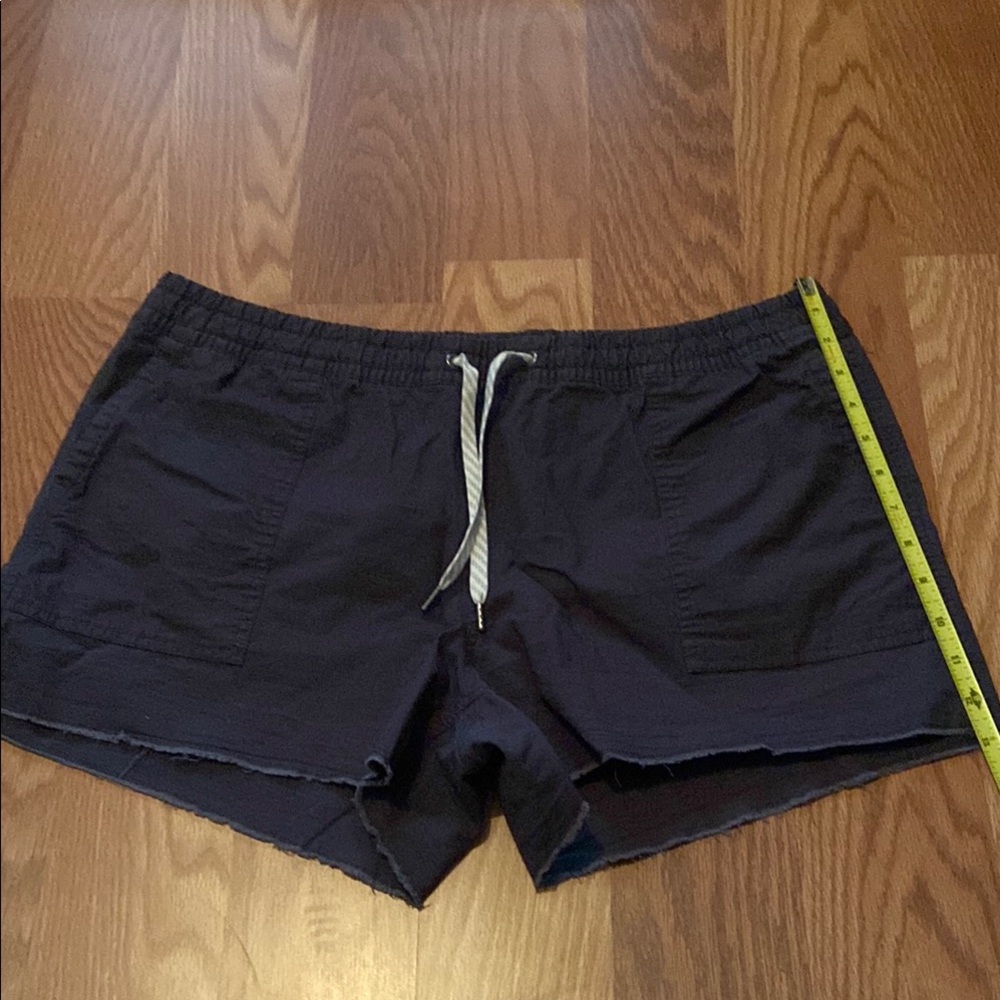 Woman’s nwot Vuori Ripstop Shorts XL style VW385 po#0580400
 Navy distress wash